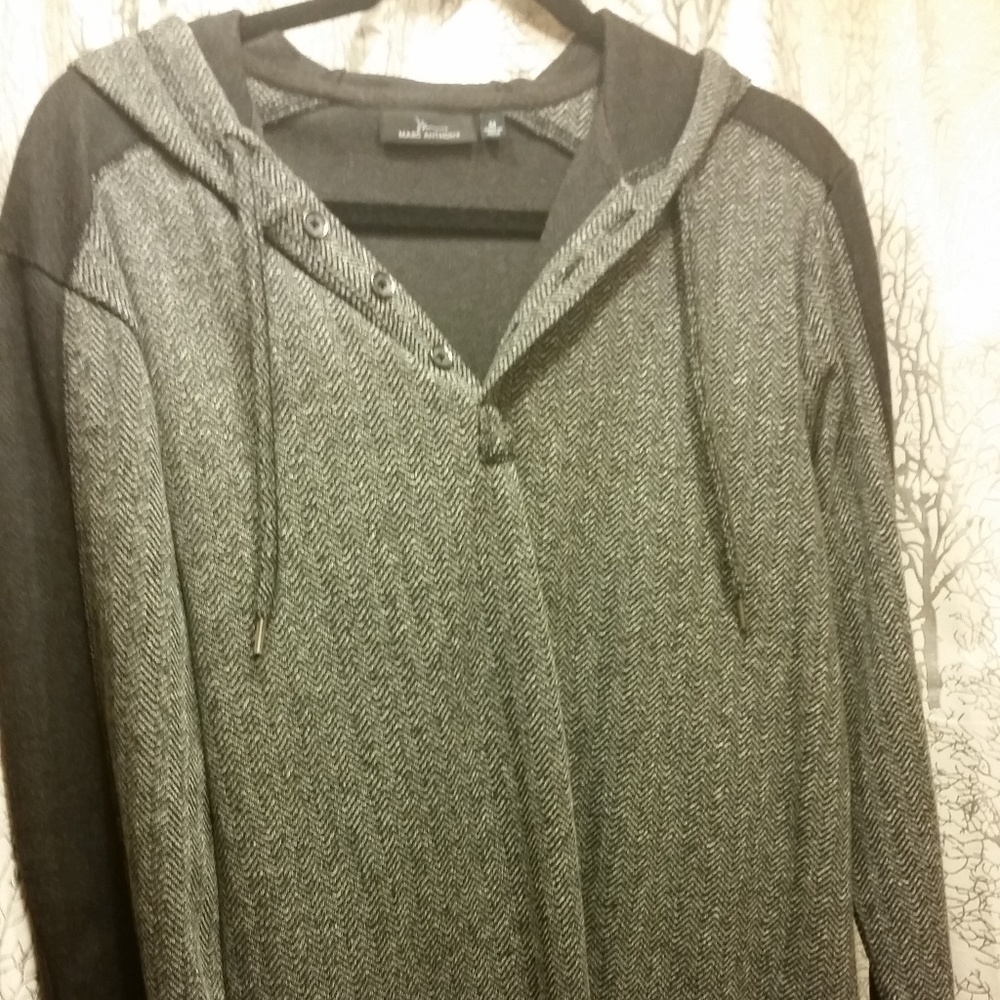 Hooded pullover